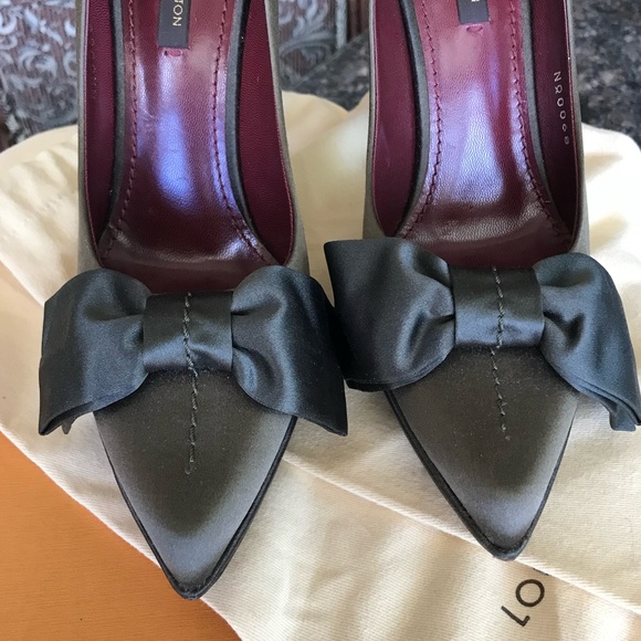 Louis Vuitton silk  Pumps with Purple Bow - Picture 4 of 16